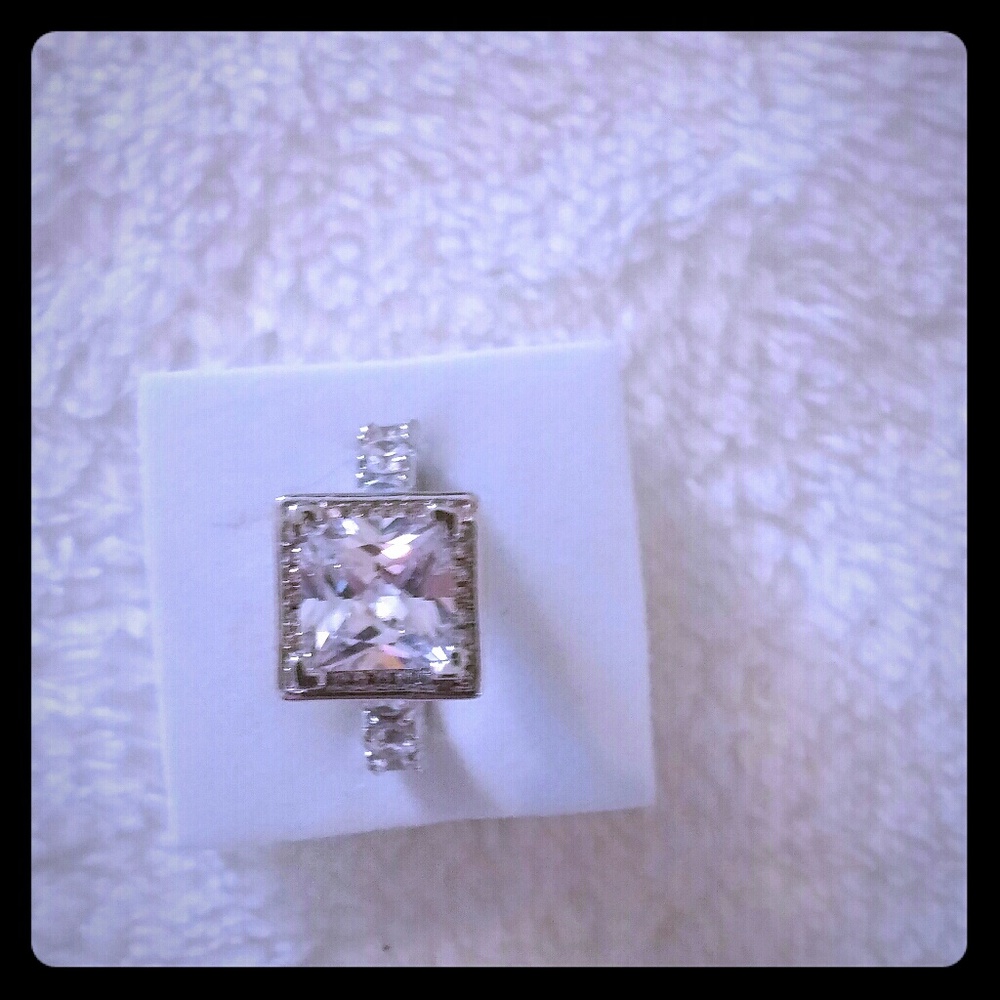 925 silver ring with zirconia stones